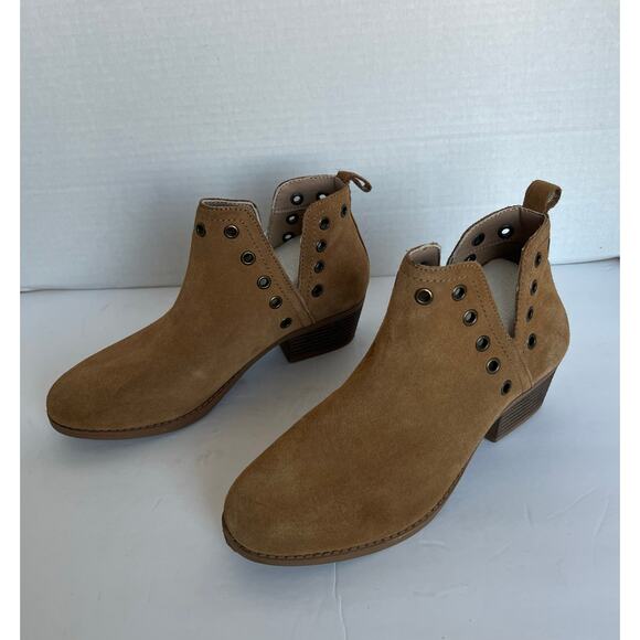SKECHERS Lasso Auger Grommet Accent Cognac Suede Leather Ankle Booties Sz 7 - Picture 1 of 11